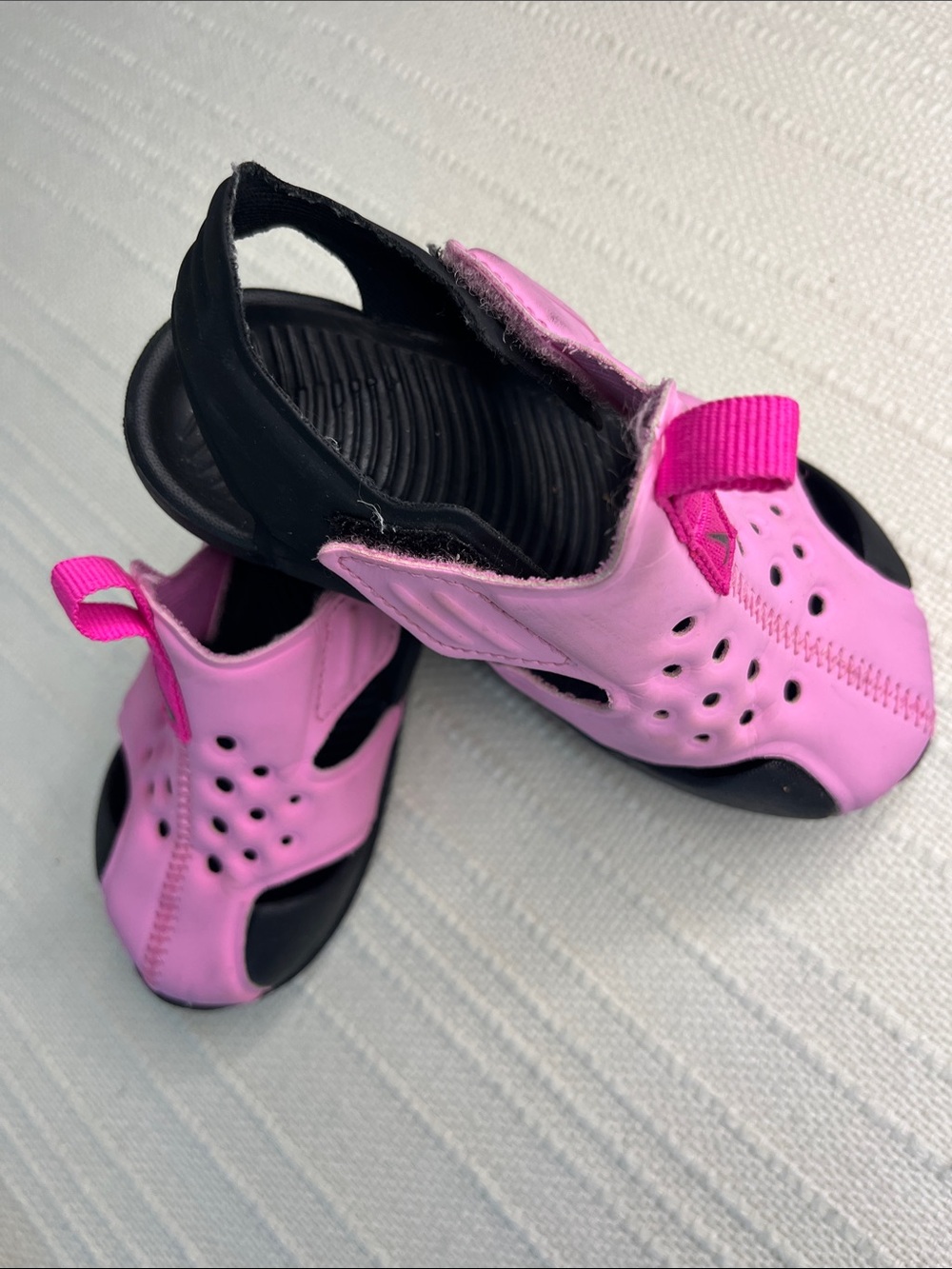 Nike Kids Pink & Black Water Sandals, toddler size 7 child, Swish, lightweight